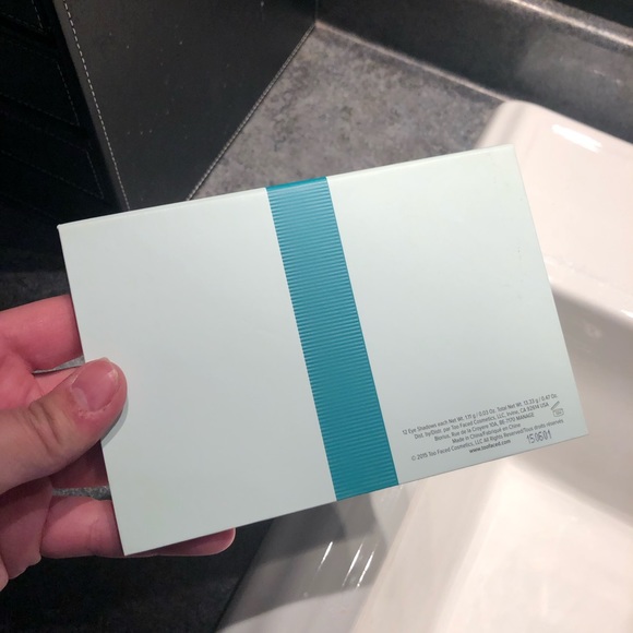 Too Faced: Le Petite Maison Eyeshadow Palette - Picture 3 of 3